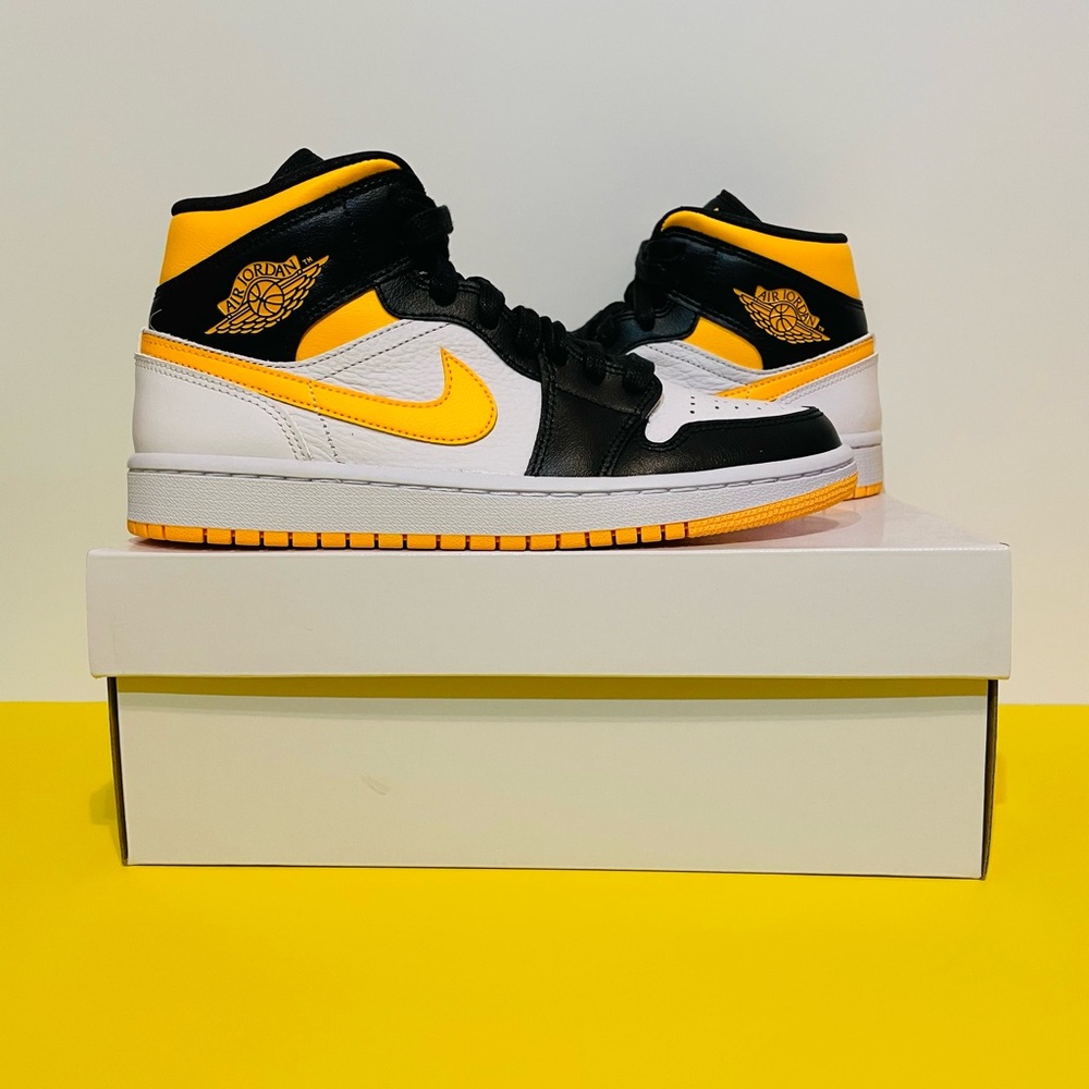 Jordan 1 mid size 8 ,8.5 or 12 womens